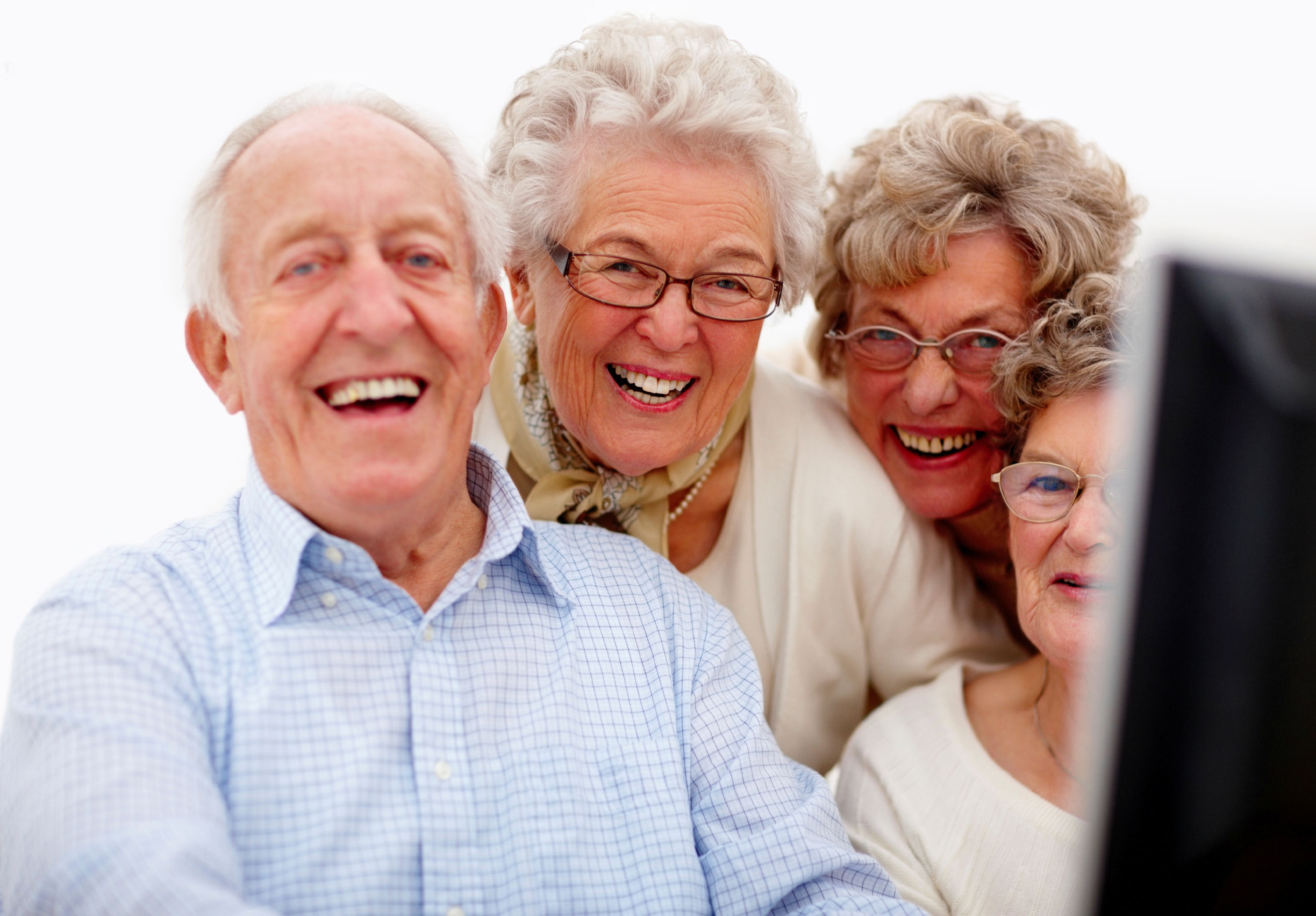 Авито для пенсионеров. Пожилые люди. Пожилые люди улыбаются. Счастливые пенсионеры. Люди старше 50.